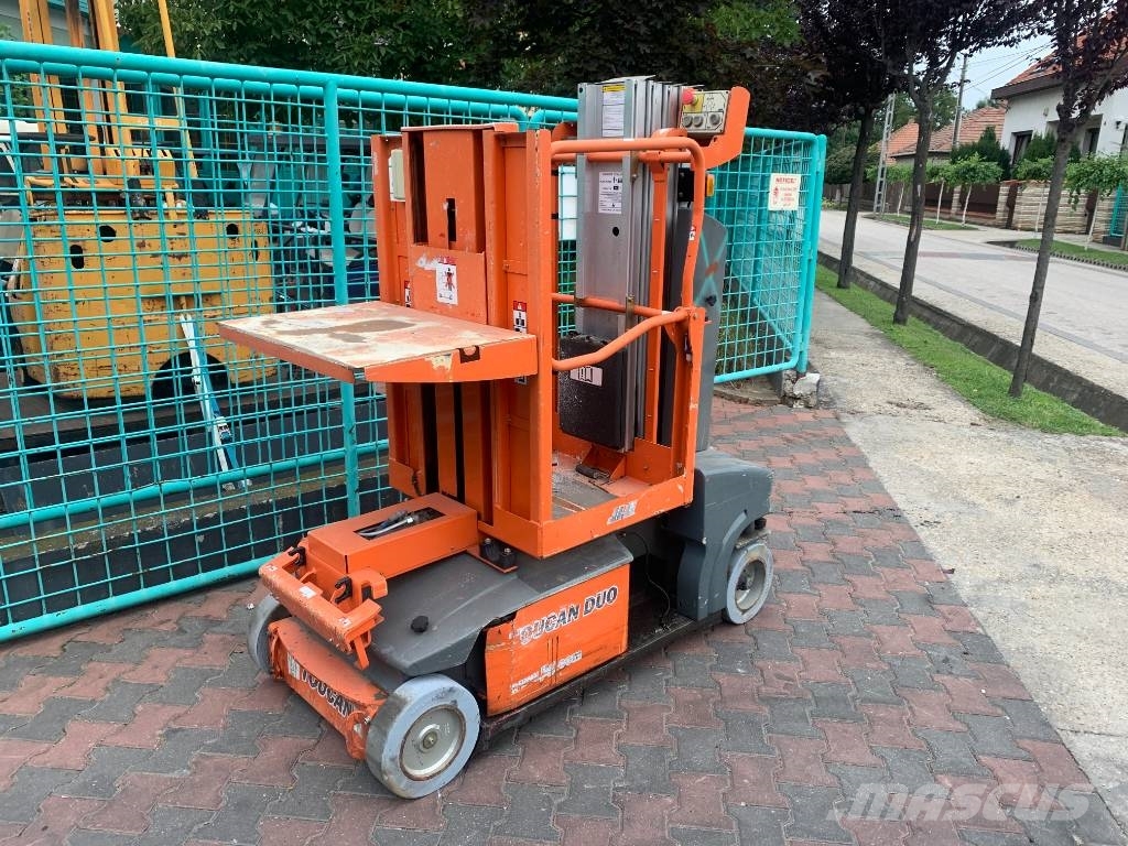 JLG toucan duo V-3813 Vertikalūs stiebiniai keltuvai