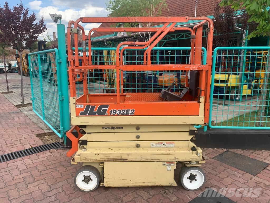 JLG 1932E2 V-2782 ONLY FOR EXPORT EO Vertikálne stĺpové výťahy