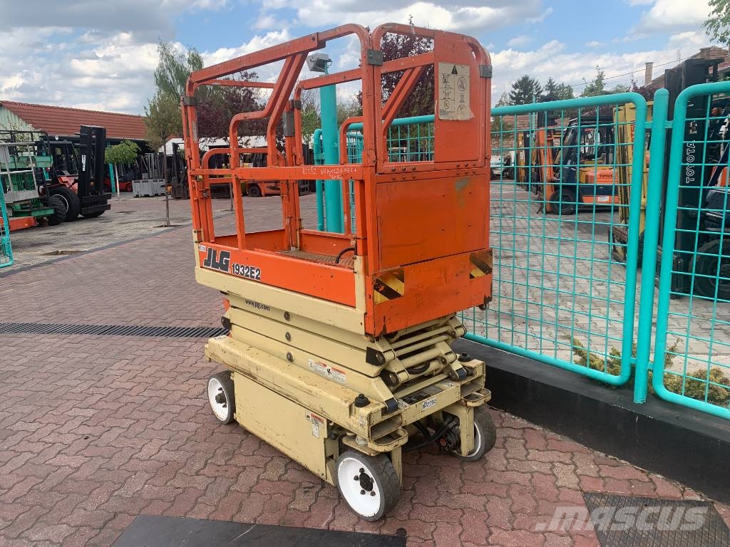 JLG 1932E2 V-2782 ONLY FOR EXPORT EO Vertikálne stĺpové výťahy