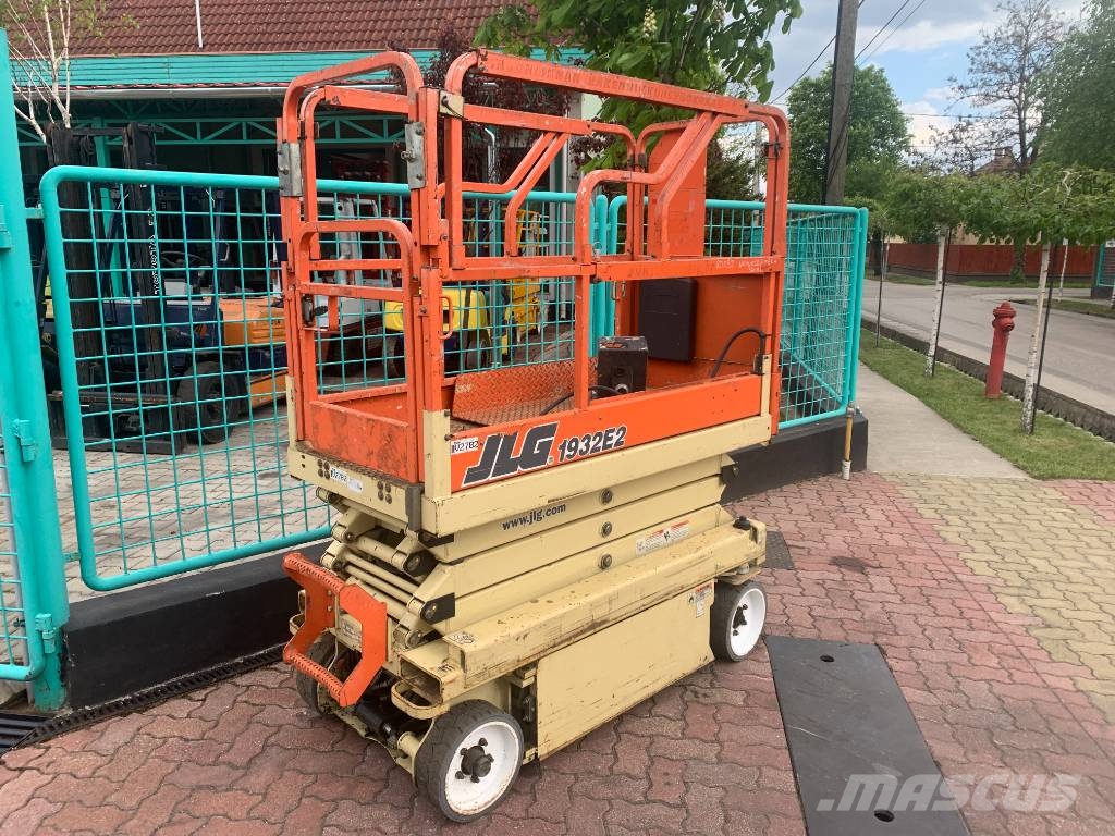 JLG 1932E2 V-2782 ONLY FOR EXPORT EO Vertikálne stĺpové výťahy