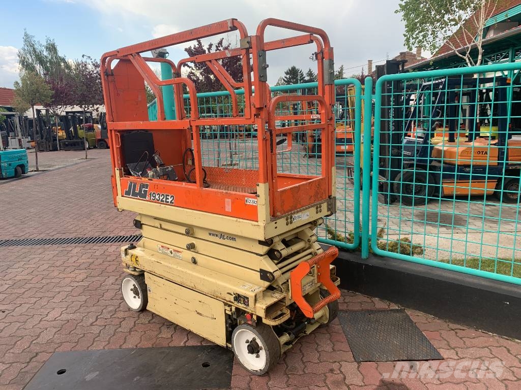 JLG 1932E2 V-2782 ONLY FOR EXPORT EO Vertikálne stĺpové výťahy