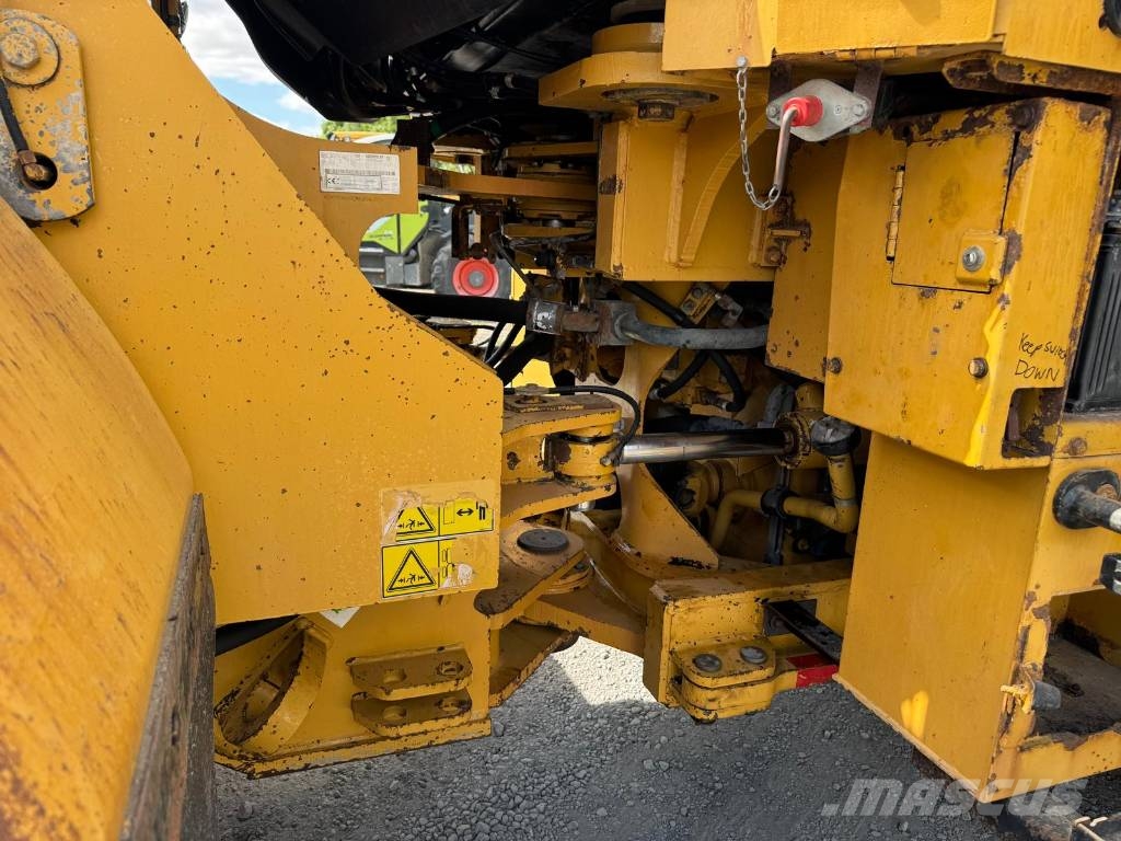 CAT 966 H Gumikerekes homlokrakodók