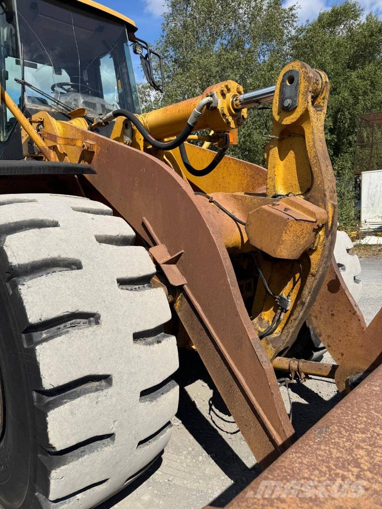 CAT 966 H Gumikerekes homlokrakodók