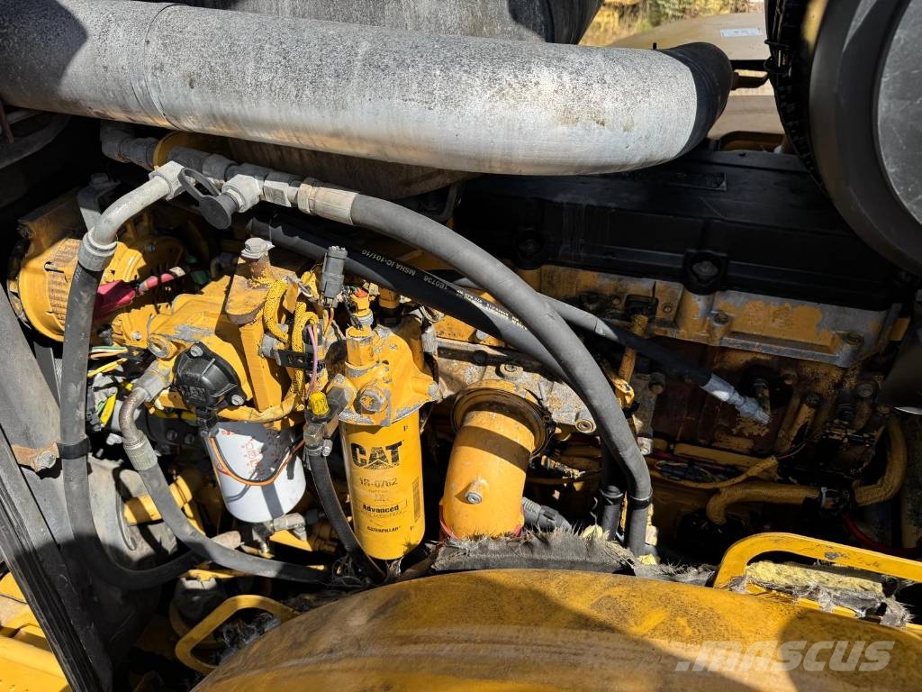 CAT 966 H Gumikerekes homlokrakodók