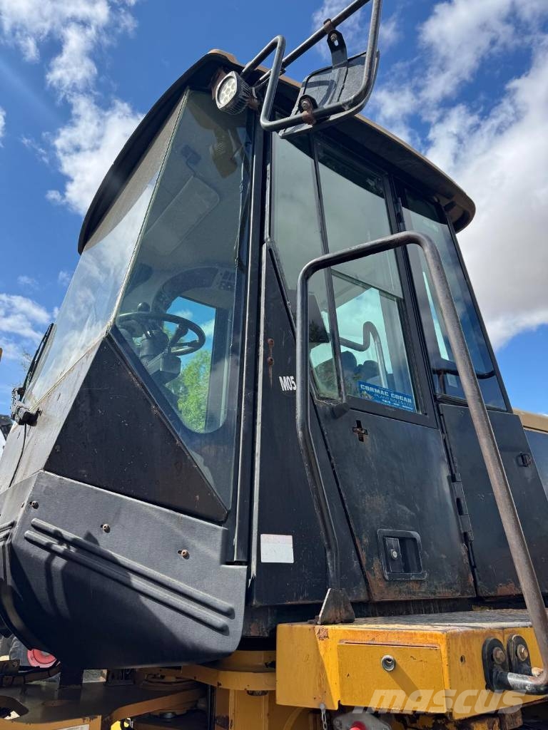 CAT 966 H Gumikerekes homlokrakodók