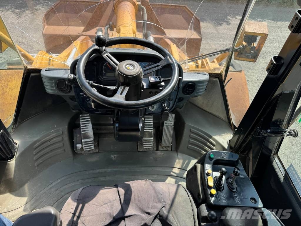 CAT 966 H Gumikerekes homlokrakodók