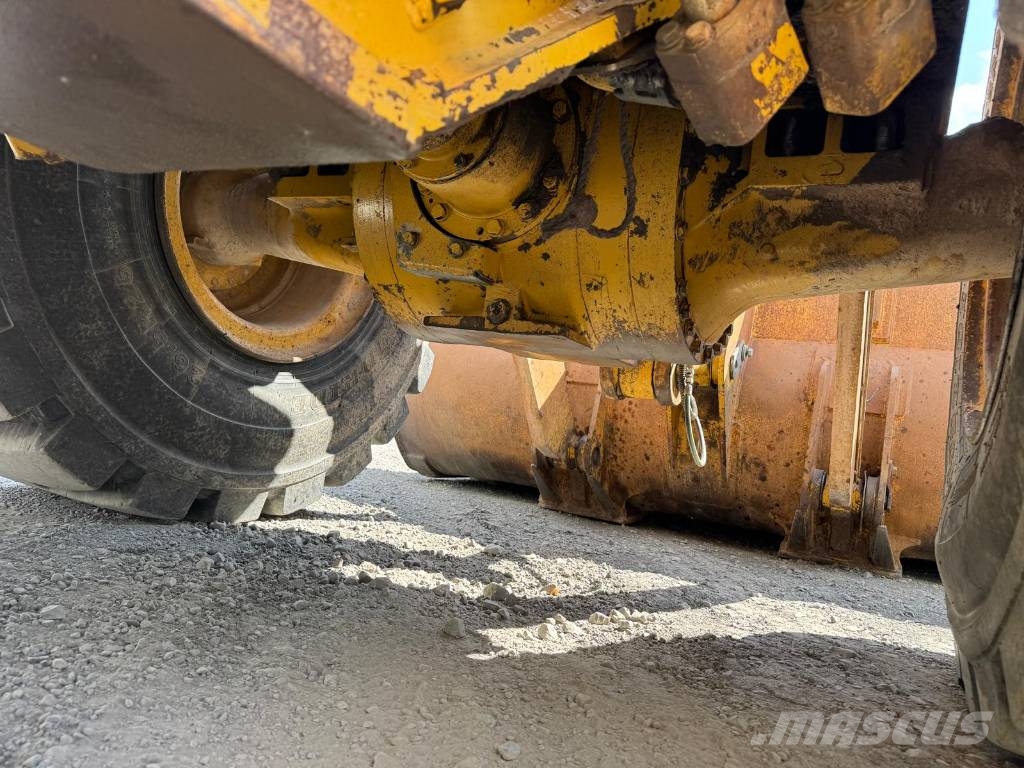 CAT 966 H Gumikerekes homlokrakodók