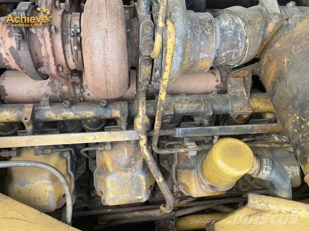 CAT D 11 N بلدوزرات مجنزرة