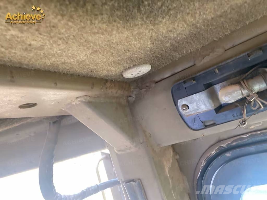 CAT D 11 N بلدوزرات مجنزرة
