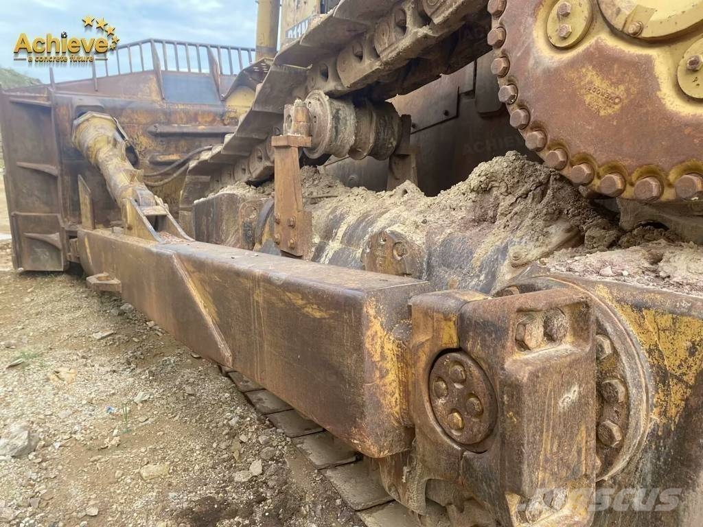 CAT D 11 N بلدوزرات مجنزرة