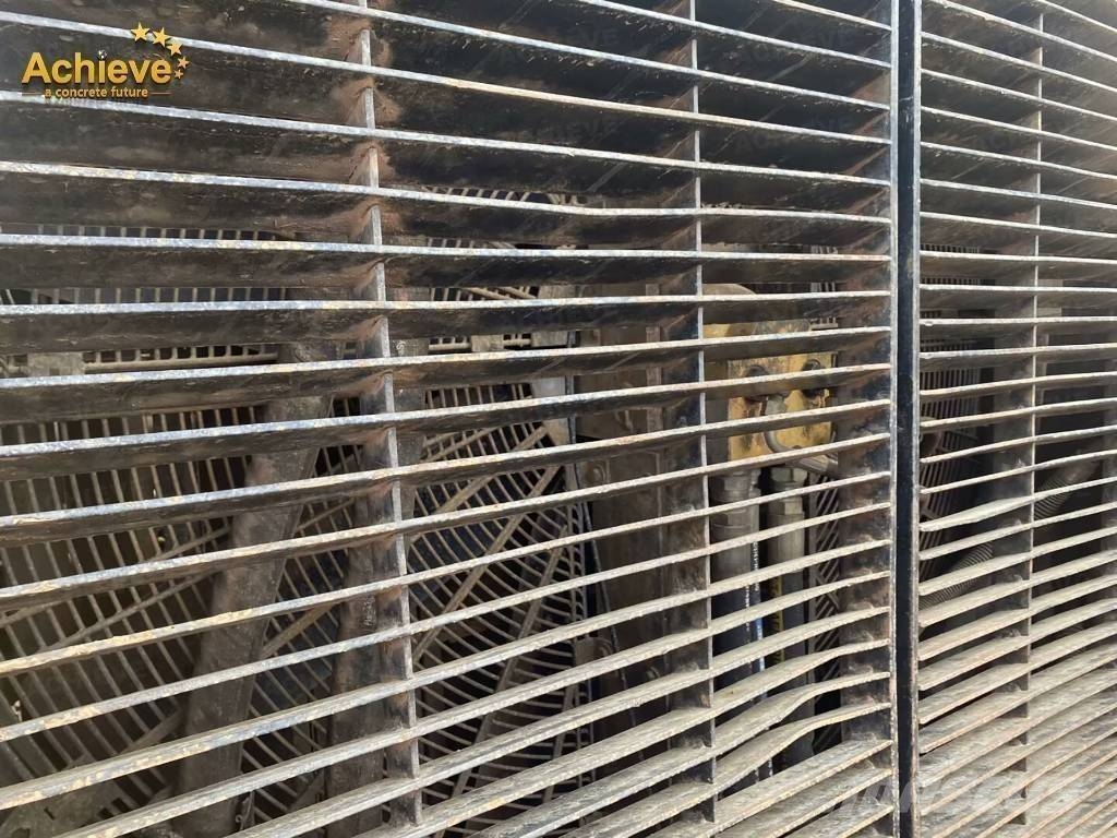 CAT D 11 N بلدوزرات مجنزرة