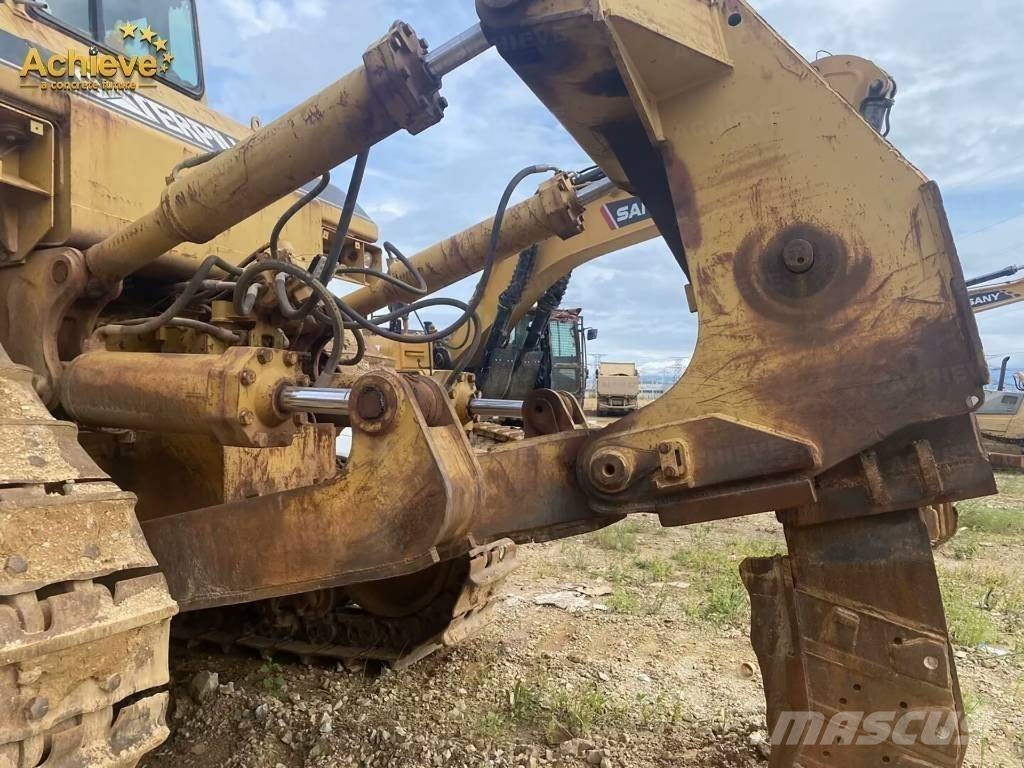 CAT D 11 N بلدوزرات مجنزرة