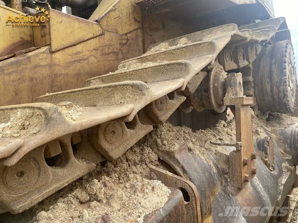 CAT D 11 N بلدوزرات مجنزرة