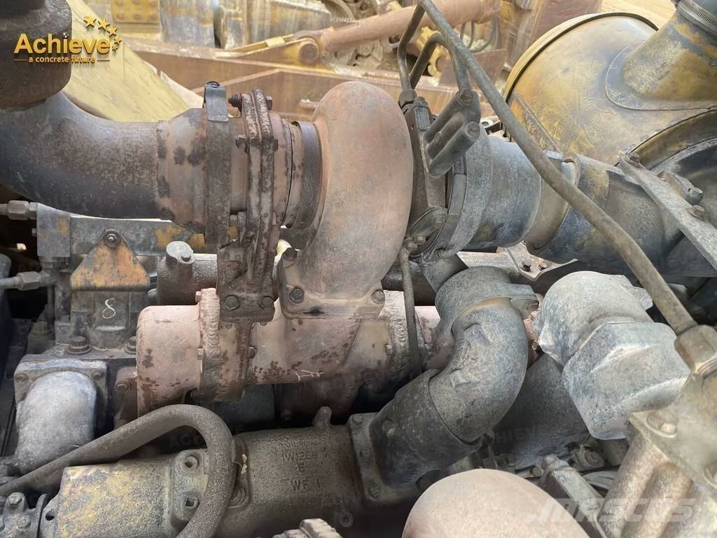 CAT D 11 N بلدوزرات مجنزرة