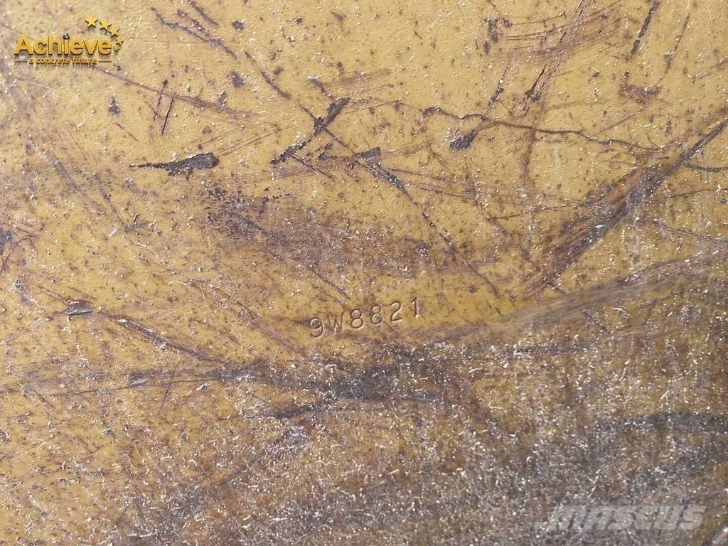 CAT D 11 N بلدوزرات مجنزرة