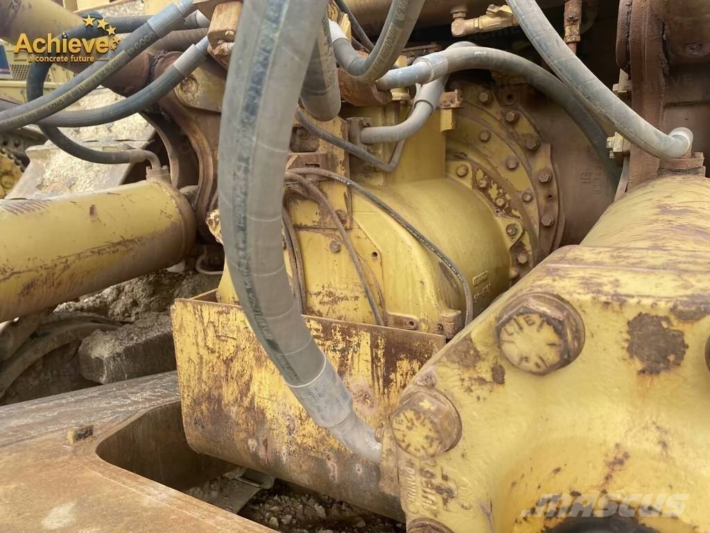 CAT D 11 N بلدوزرات مجنزرة