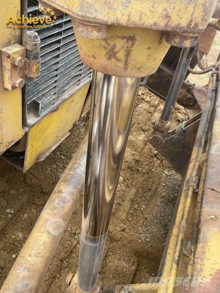 CAT D 11 N بلدوزرات مجنزرة