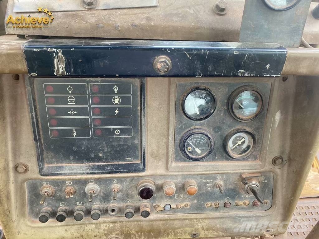 CAT D 11 N بلدوزرات مجنزرة
