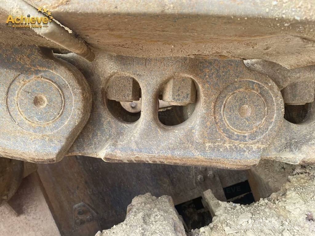 CAT D 11 N بلدوزرات مجنزرة