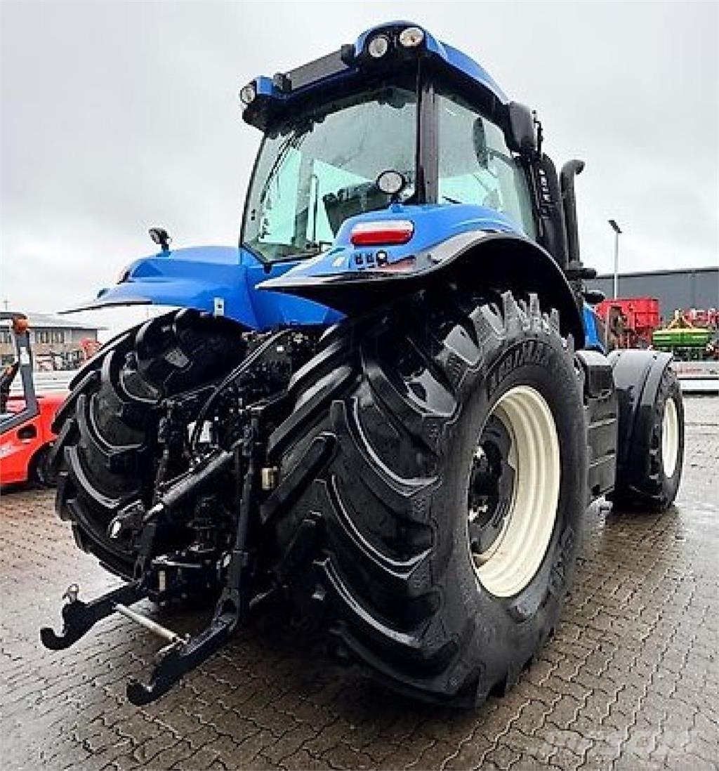 New Holland T8.360  2750h Traktory