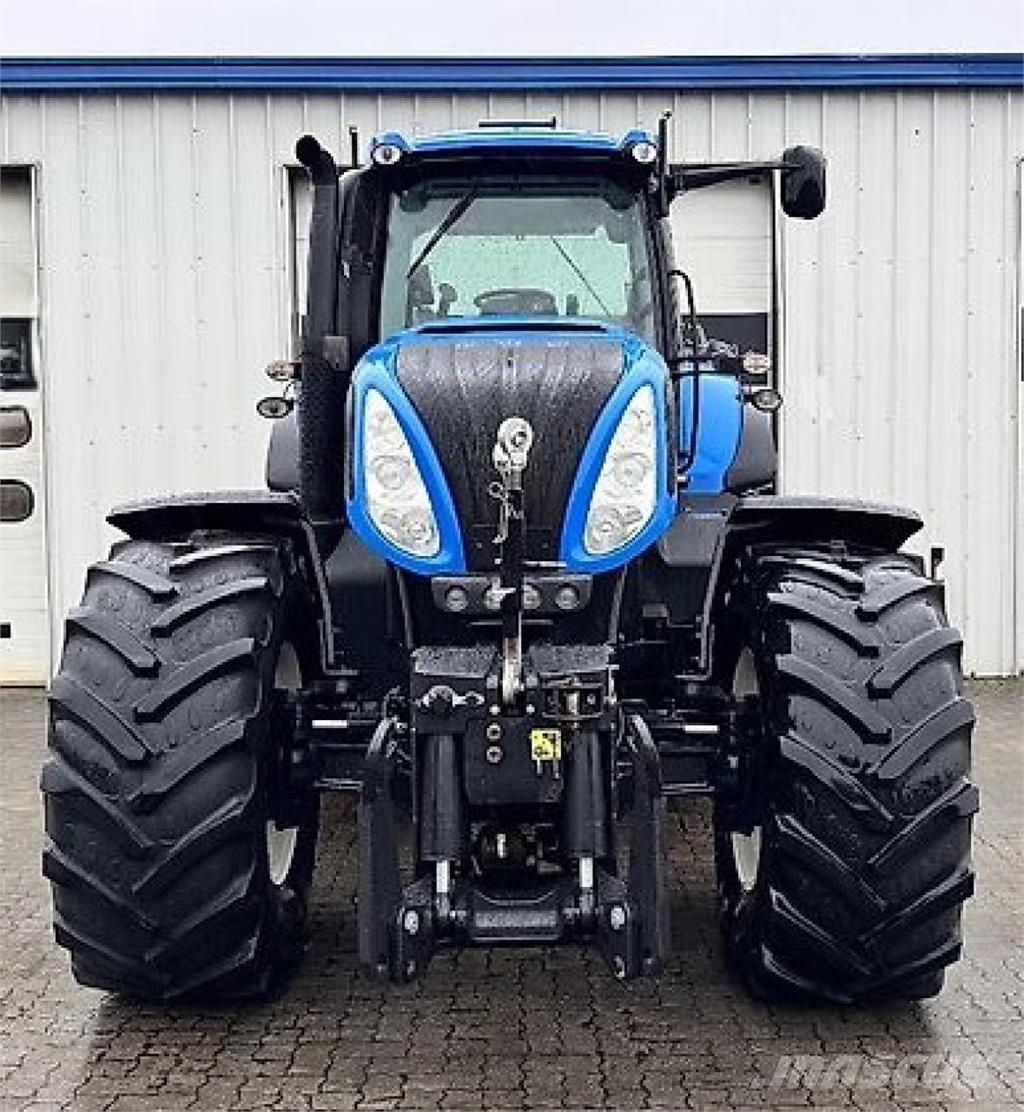 New Holland T8.360  2750h Traktory