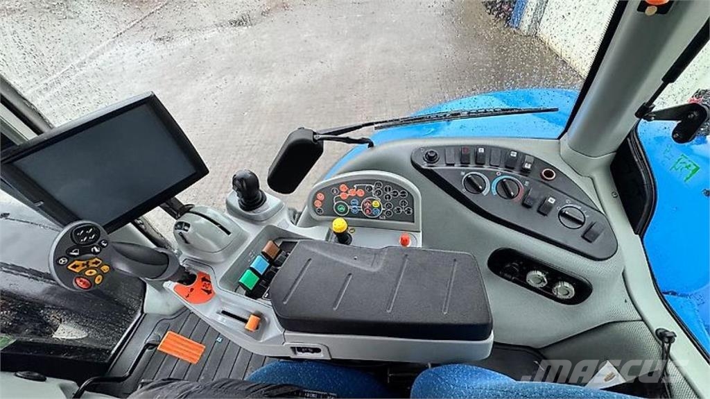 New Holland T8.360  2750h Traktory