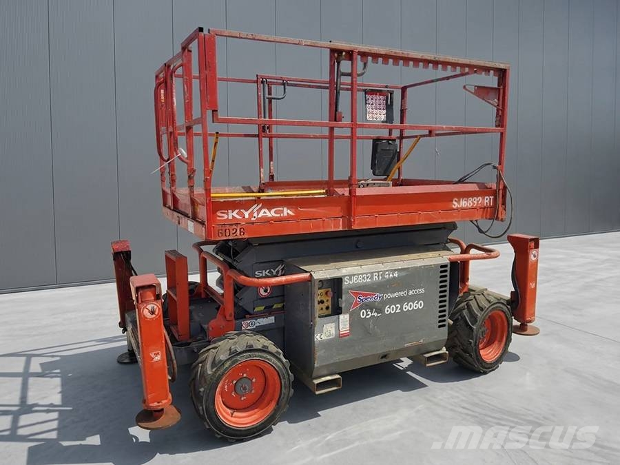 SkyJack SJ 6832 RT Sakselifter