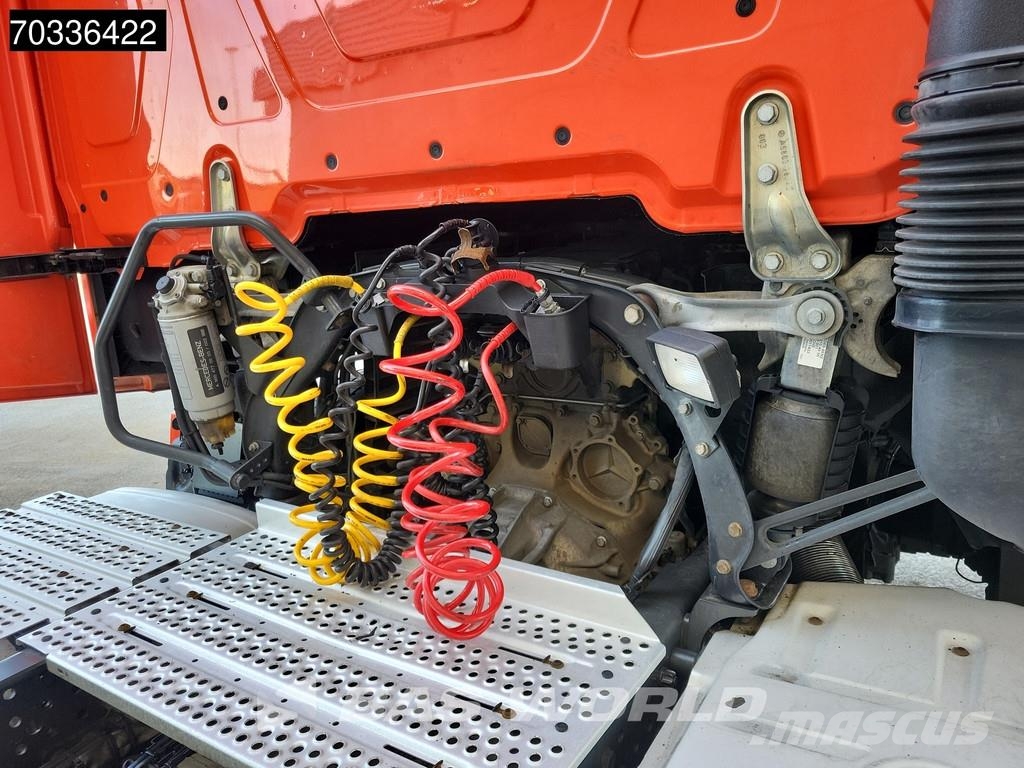 Mercedes-Benz Actros 1851 4X2 BigSpace Mega APK 03-2027 2x Tanks Trekkers