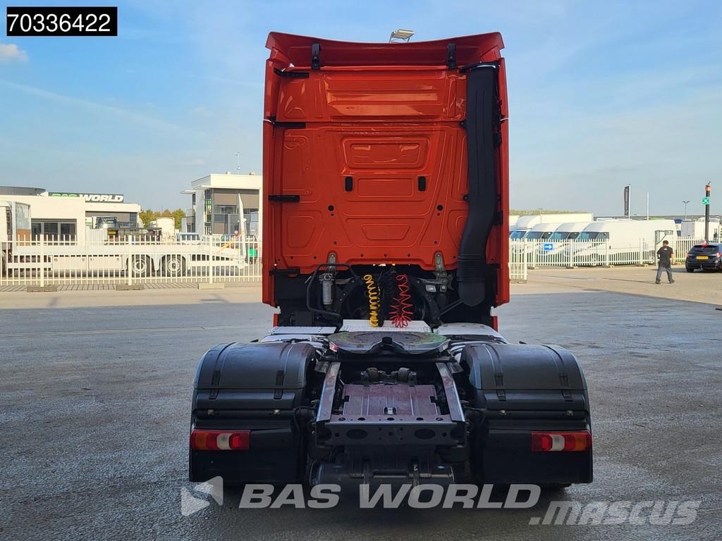 Mercedes-Benz Actros 1851 4X2 BigSpace Mega APK 03-2027 2x Tanks Trekkers