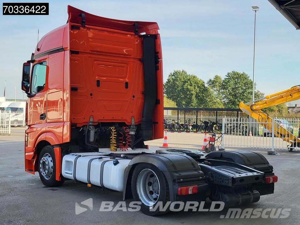 Mercedes-Benz Actros 1851 4X2 BigSpace Mega APK 03-2027 2x Tanks Trekkers