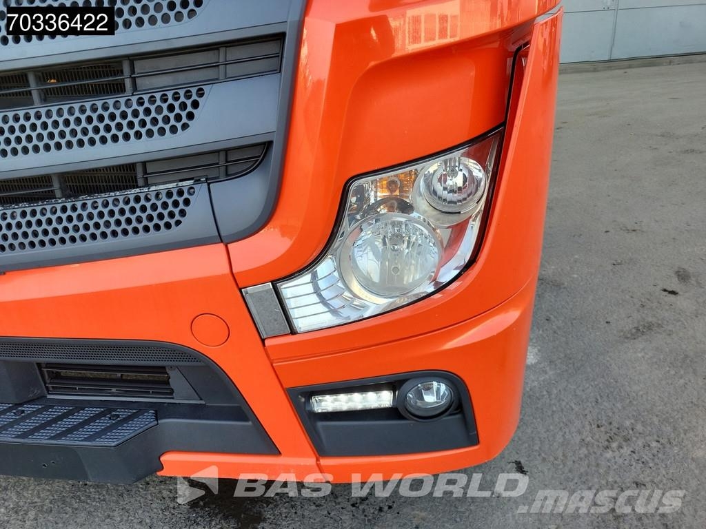 Mercedes-Benz Actros 1851 4X2 BigSpace Mega APK 03-2027 2x Tanks Trekkers