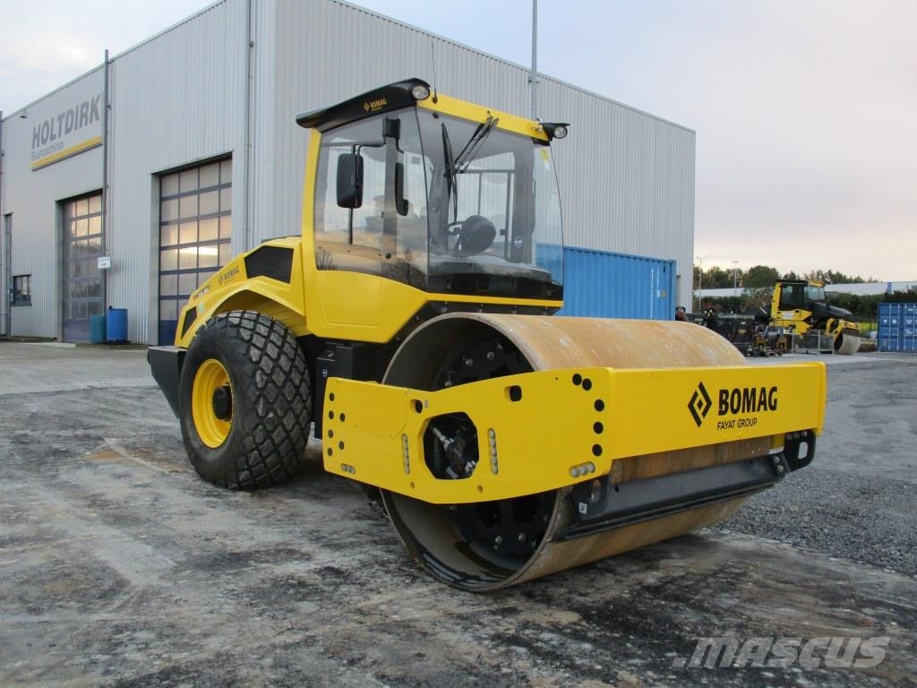 Bomag BW 213 DH-5 Gruntiniai volai