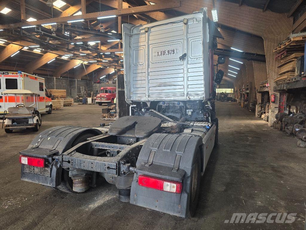 Renault MAGNUM 440DXI Седельные тягачи