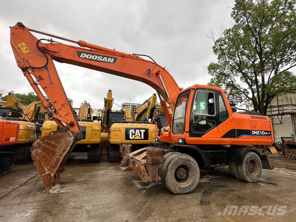 Doosan DH 210 W-7 Shanghai largest supplier Колесни екскаватори