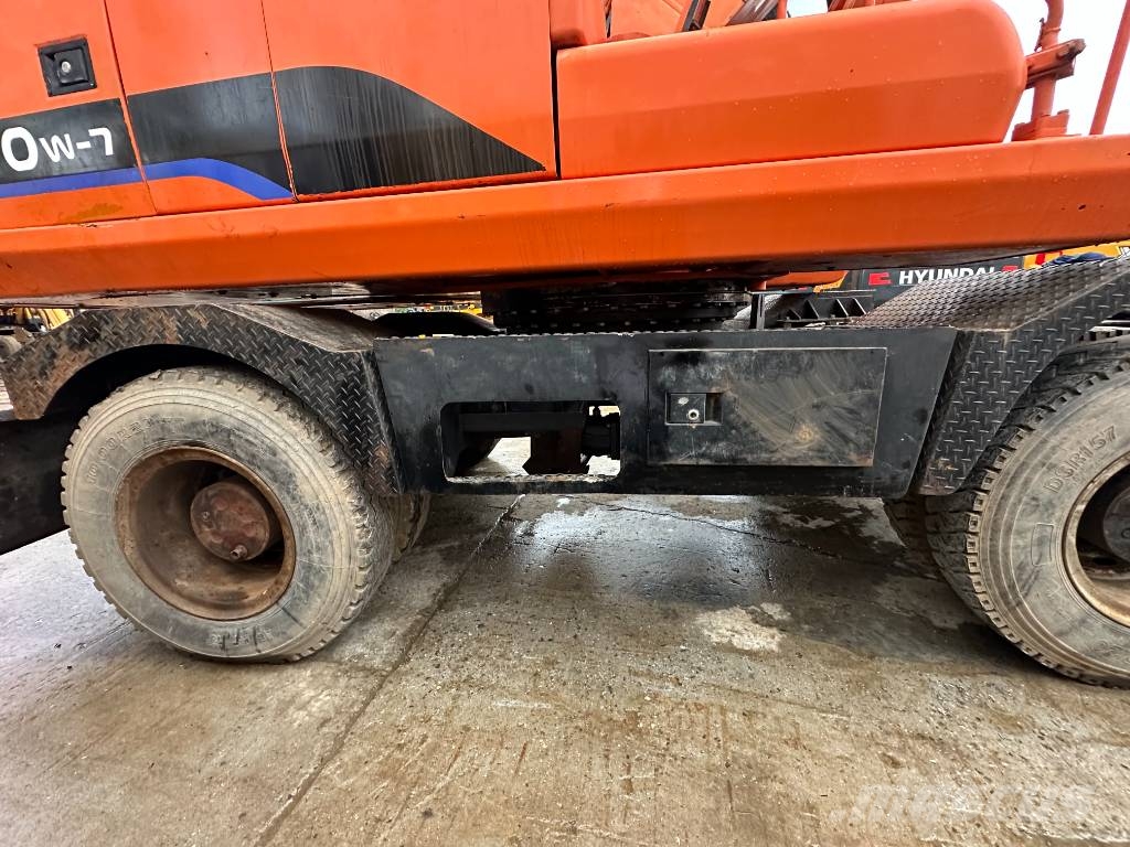 Doosan DH 210 W-7 Shanghai largest supplier Колесни екскаватори
