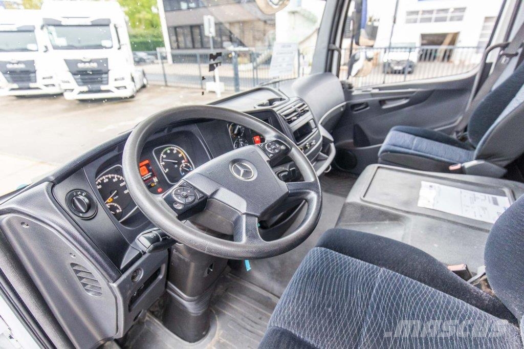 Mercedes-Benz ATEGO 918+DHOLLANDIA Camiones con caja de remolque