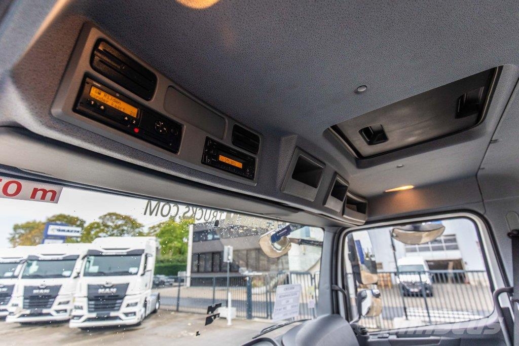 Mercedes-Benz ATEGO 918+DHOLLANDIA Camiones con caja de remolque