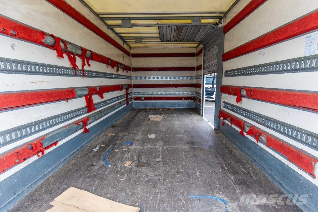 Mercedes-Benz ATEGO 918+DHOLLANDIA Camiones con caja de remolque