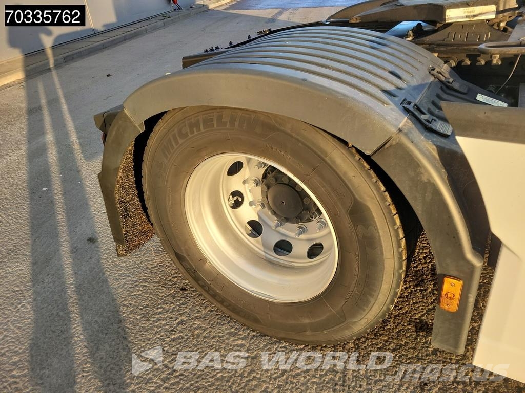 Ford F-Max 500 4X2 Retarder 2x Tanks Standklima Navi AC Tractor Units