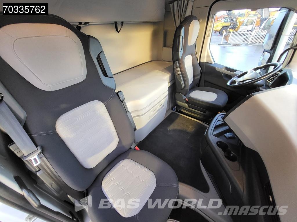 Ford F-Max 500 4X2 Retarder 2x Tanks Standklima Navi AC Tractor Units