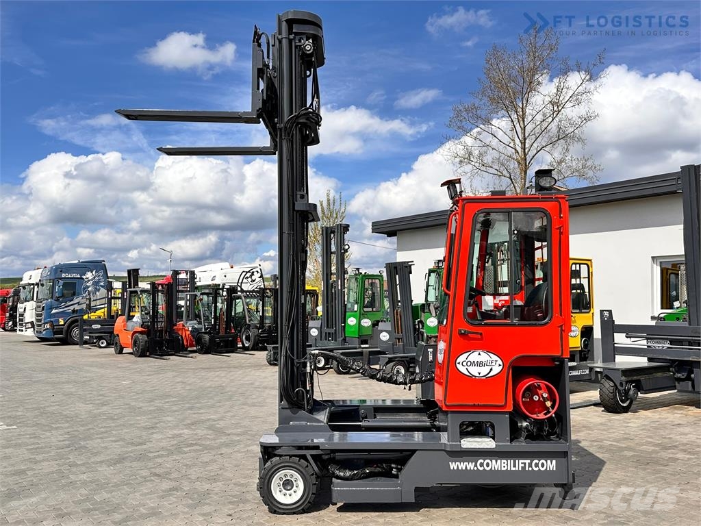 Combilift C4000 / TRIPLEX / 9300MM / FREE LIFT / FORK POSITI Nelitietrukit