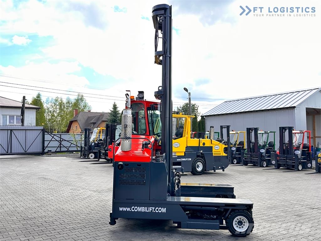 Combilift C4000 / TRIPLEX / 9300MM / FREE LIFT / FORK POSITI Nelitietrukit