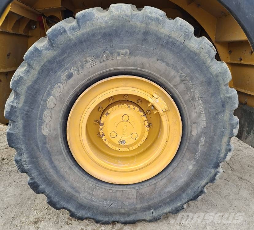 Bell B 30 E NB-5 Knik dumptrucks