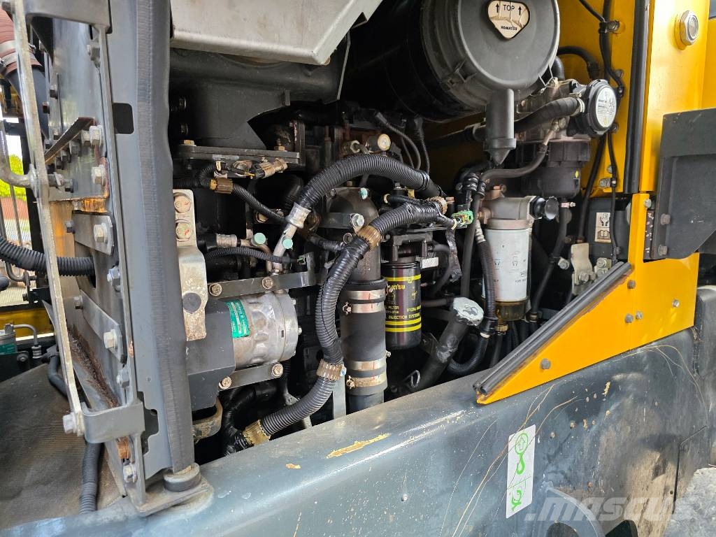 Komatsu WA 320-7 Radlader