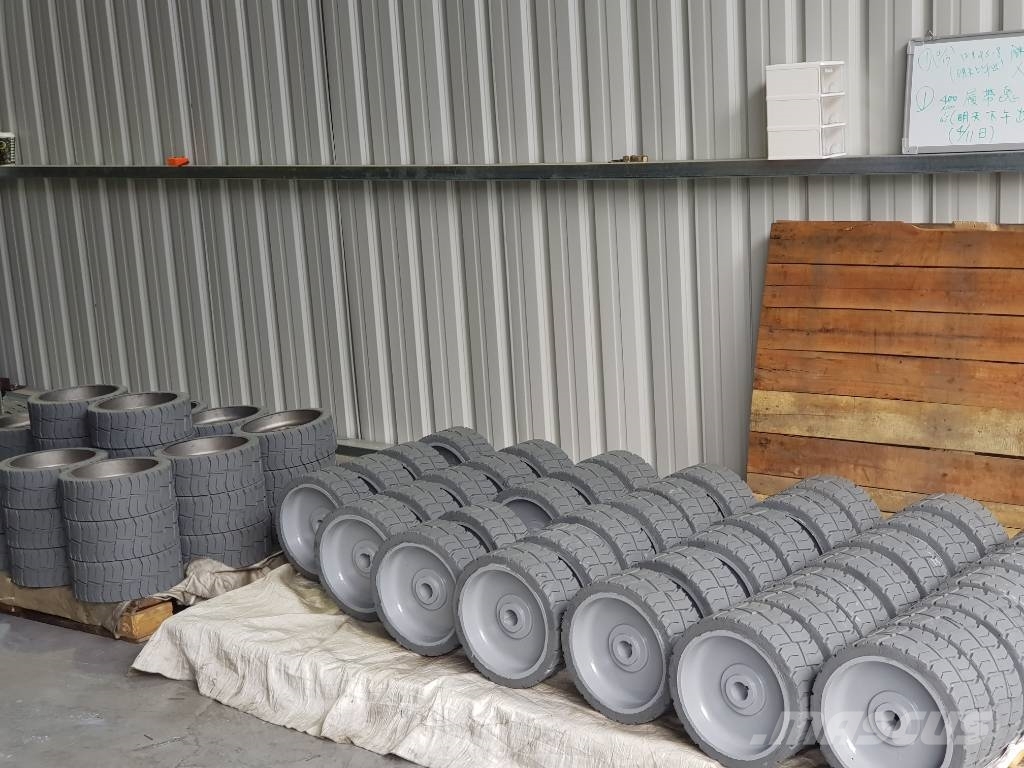 Genie Scissor lift 1930 tire 12x4.5 Rehvid, rattad ja veljed
