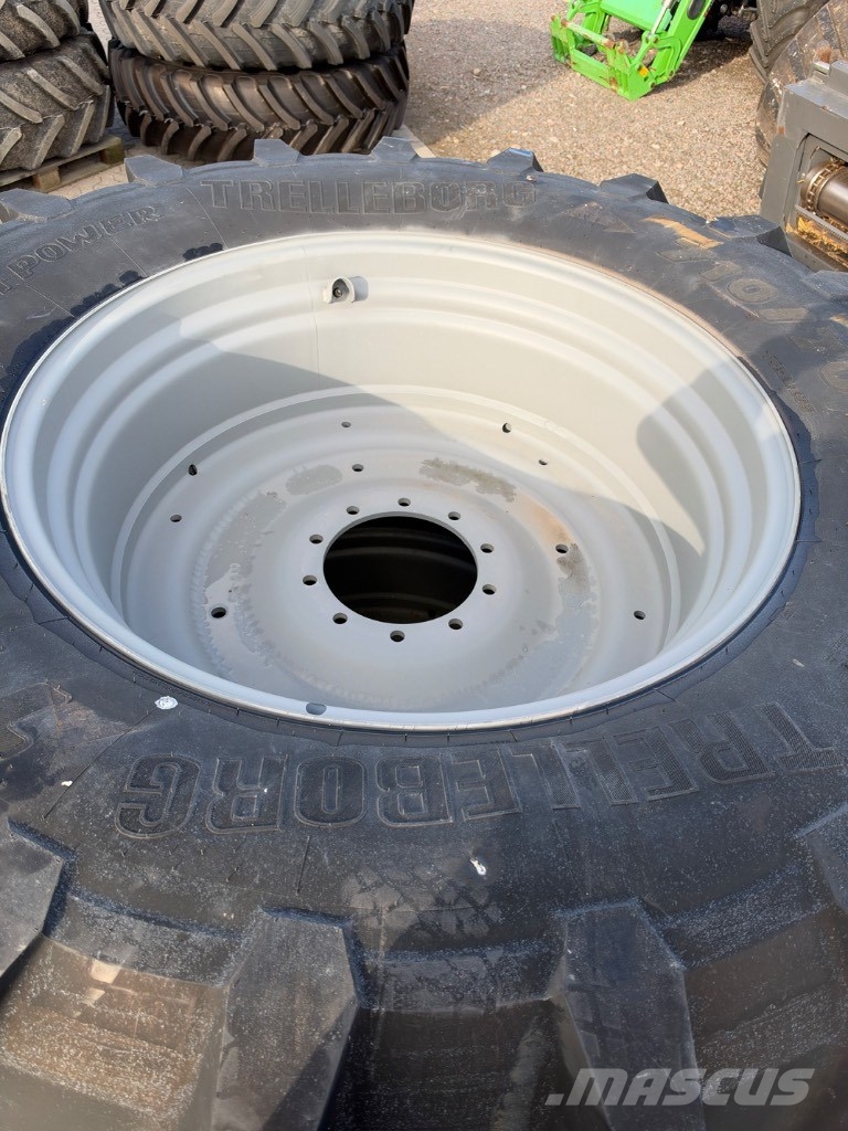 Däck & Fälg Trelleborg 600/70R28 & 710/70R42 TM900 Gume, točkovi i felne