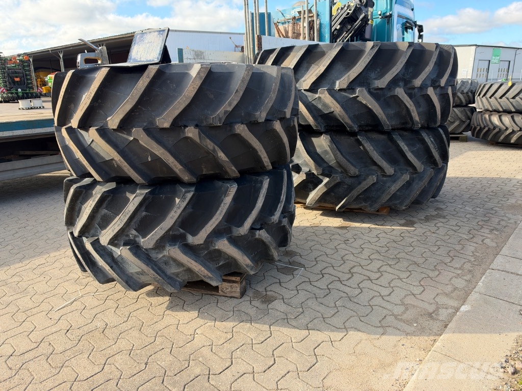 Däck & Fälg Trelleborg 600/70R28 & 710/70R42 TM900 Gume, točkovi i felne