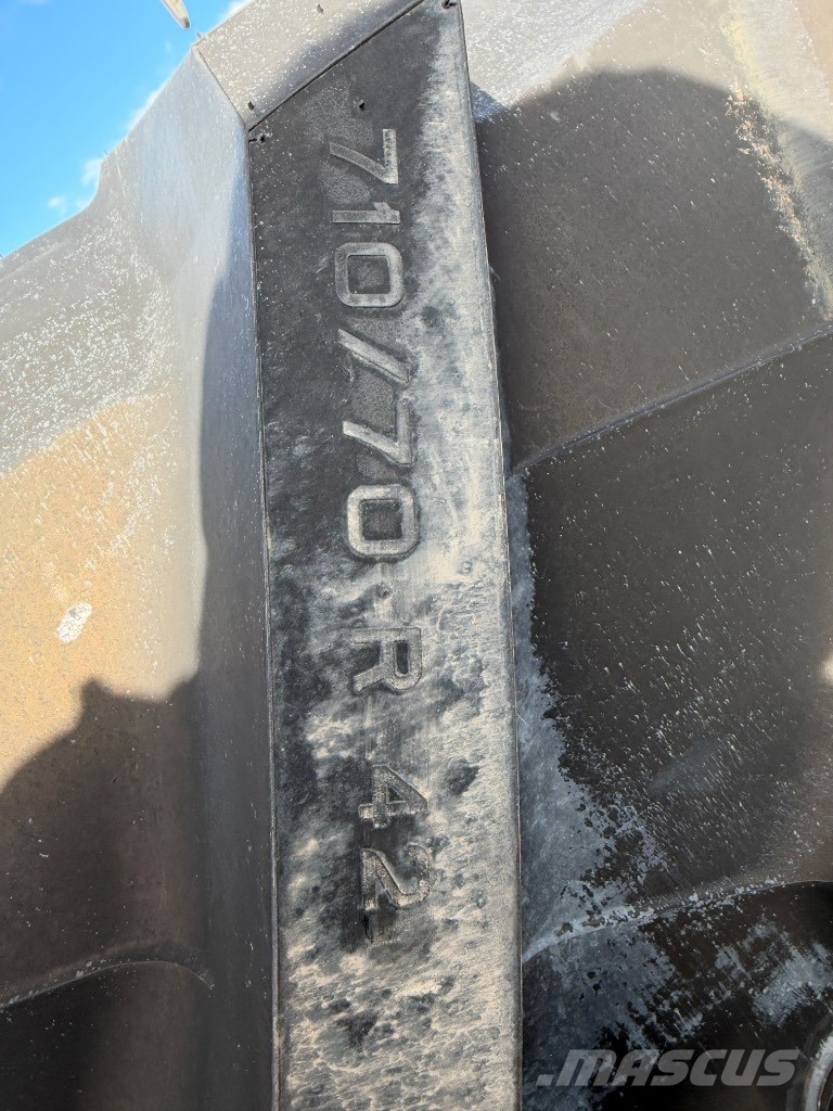 Däck & Fälg Trelleborg 600/70R28 & 710/70R42 TM900 Gume, točkovi i felne