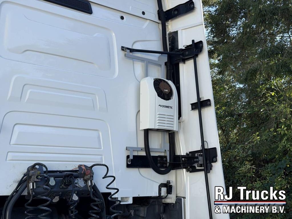 Renault T480 HIGH - Retarder | Smart Tacho V2 | Side Skirt Tractor Units