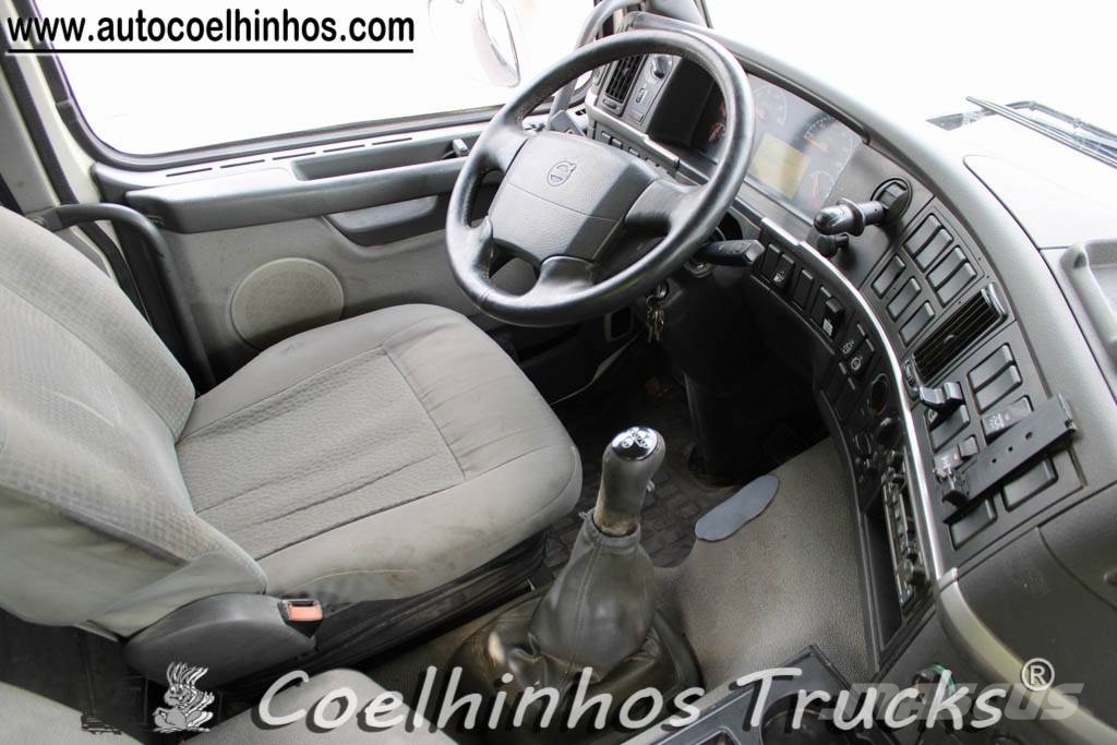 Volvo FM 340 + Hiab 081 Camiones de cama baja